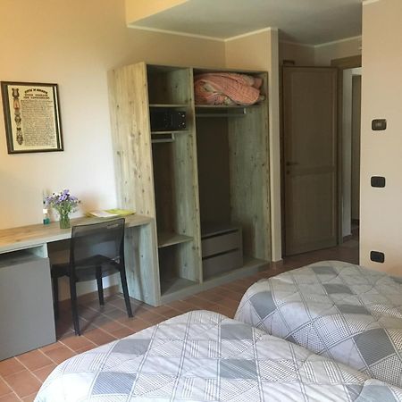 Agriturismo Bassanine Monticelli dʼOngina Værelse billede