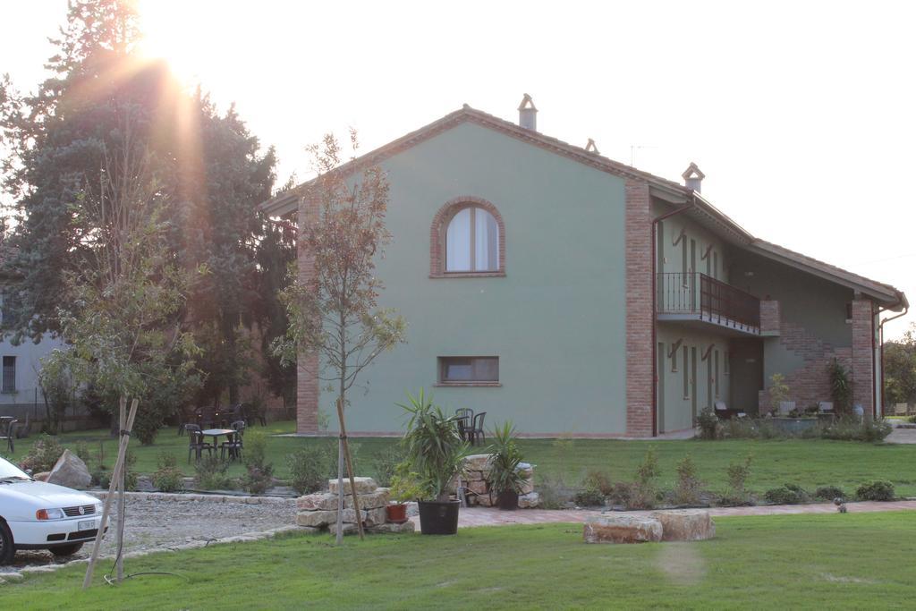 Agriturismo Bassanine Monticelli dʼOngina Eksteriør billede