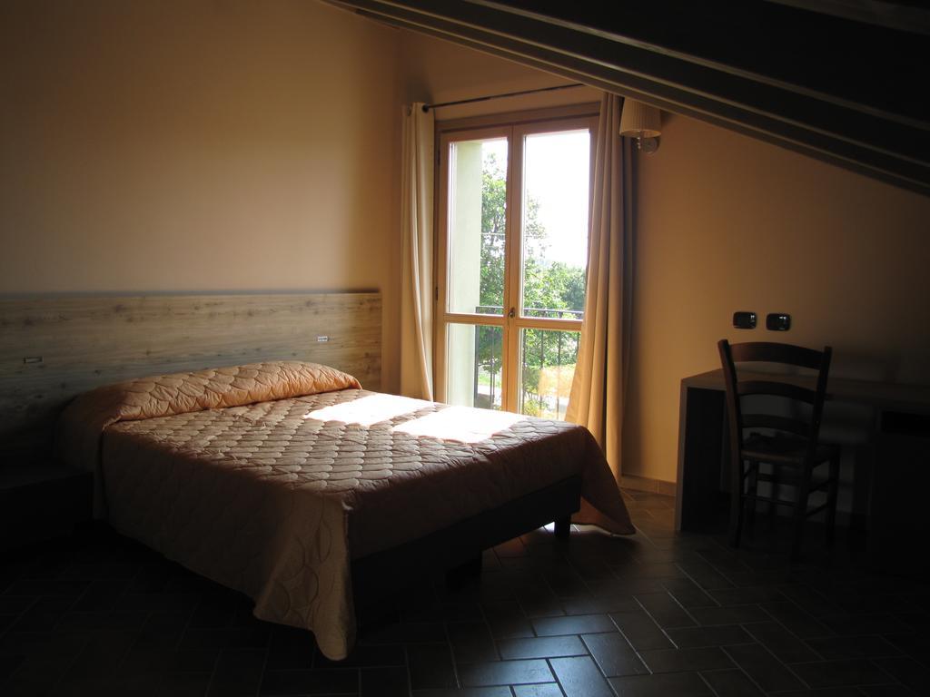 Agriturismo Bassanine Monticelli dʼOngina Eksteriør billede