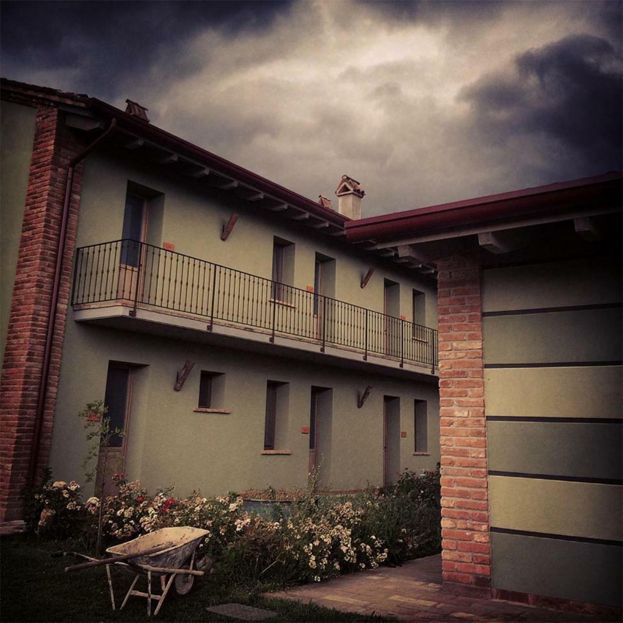Agriturismo Bassanine Monticelli dʼOngina Eksteriør billede